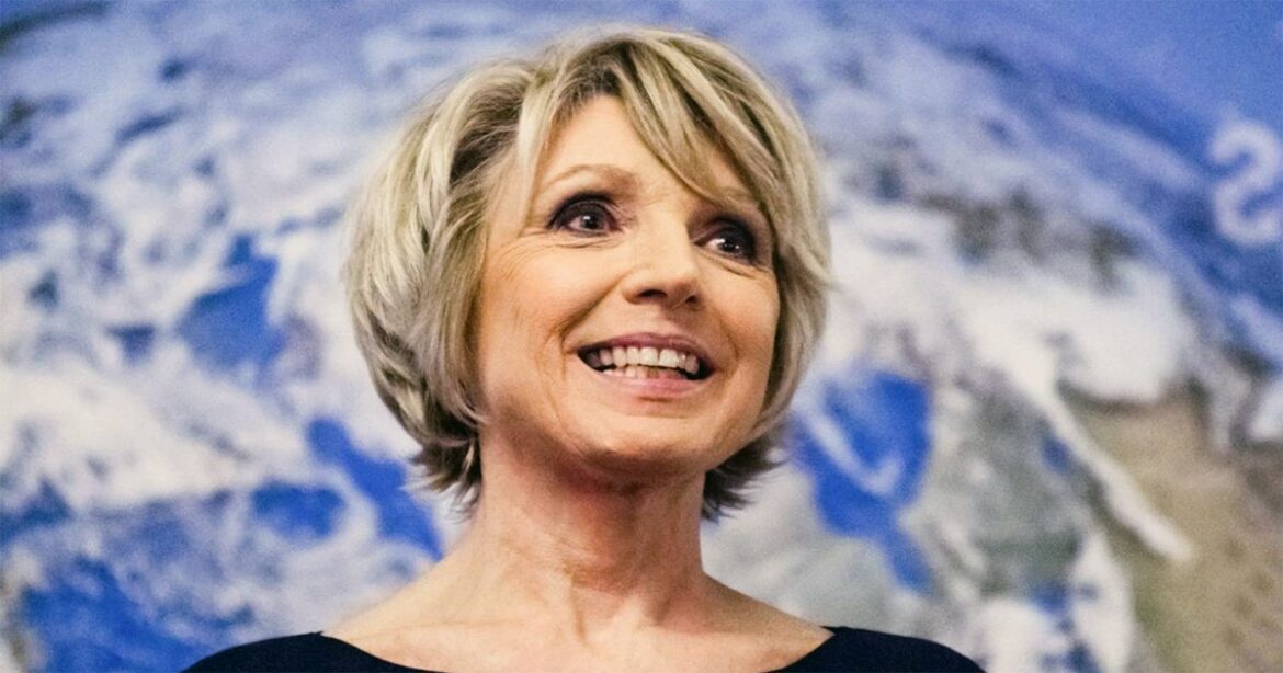 Quel Est Le Salaire Mensuel D%27évelyne Dhéliat ? Quel Est Le Salaire Mensuel D%27évelyne Dhéliat ?